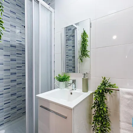 Station Apartment *